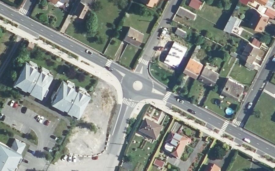 Vue aérienne du Rond-point anonyme n°504375238