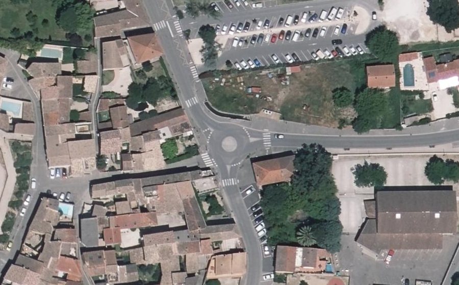 Vue aérienne du Rond-point anonyme n°504388563