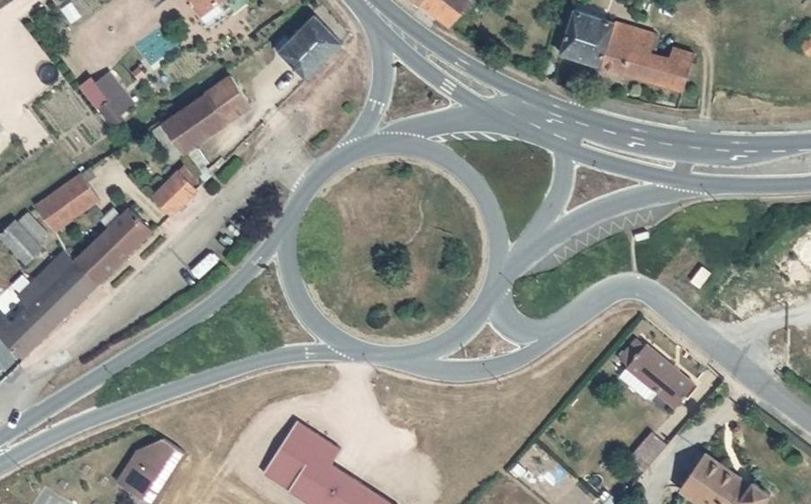 Vue aérienne du Rond-point anonyme n°50442283