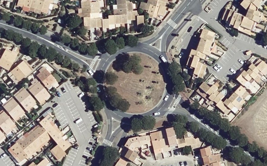 Vue aérienne du Rond-point anonyme n°50449642
