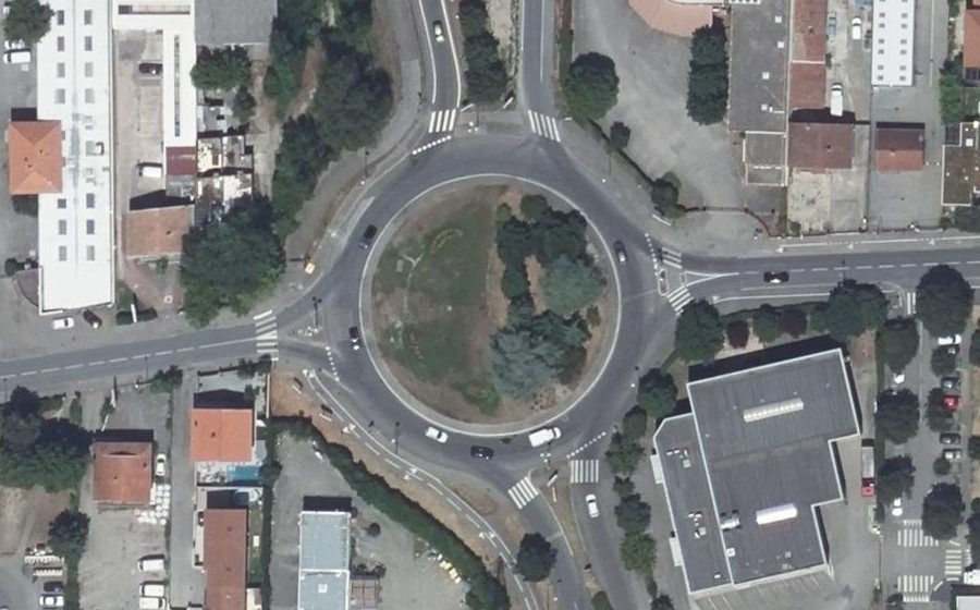 Vue aérienne du Rond-point anonyme n°5046038