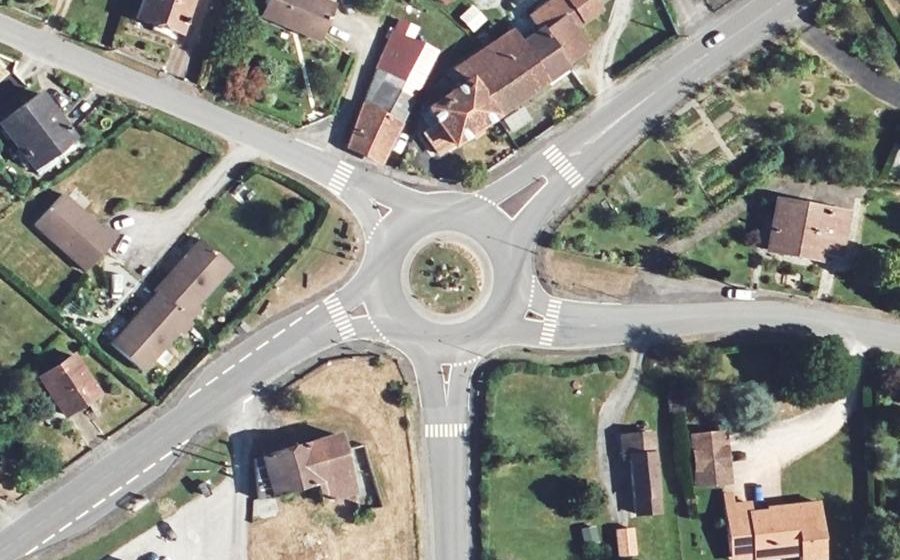 Vue aérienne du Rond-point anonyme n°50460723