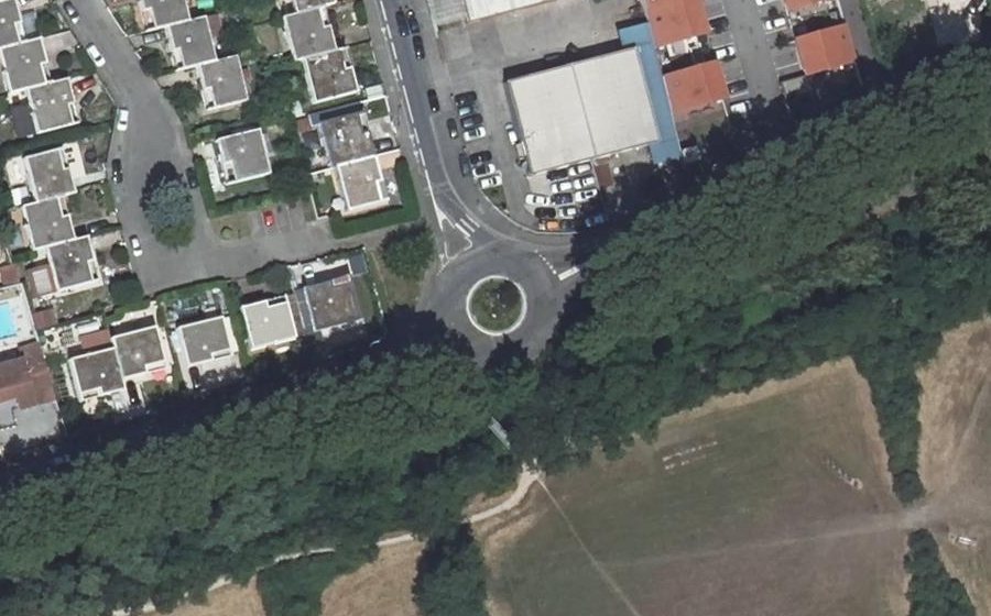 Vue aérienne du Rond-point anonyme n°5046120