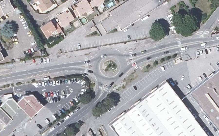 Vue aérienne du Rond-point anonyme n°504720895