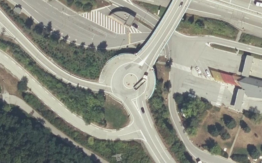 Vue aérienne du Rond-point anonyme n°50473861