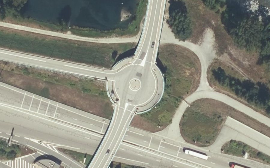 Vue aérienne du Rond-point anonyme n°50473862