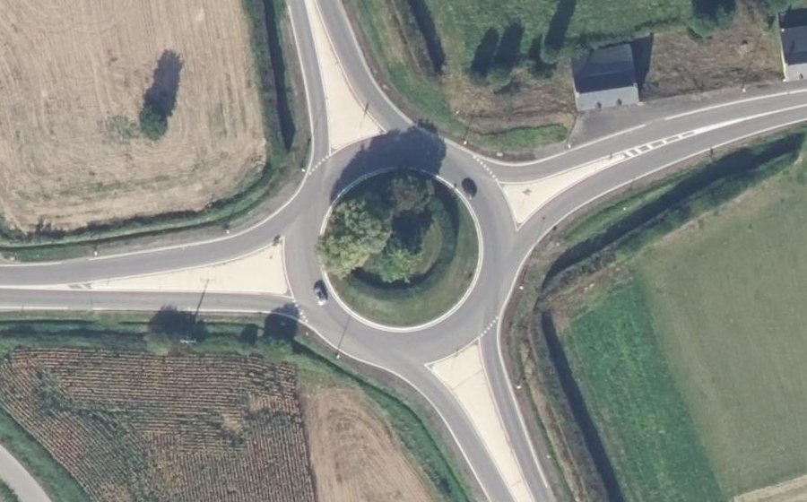 Vue aérienne du Rond-point anonyme n°5048776