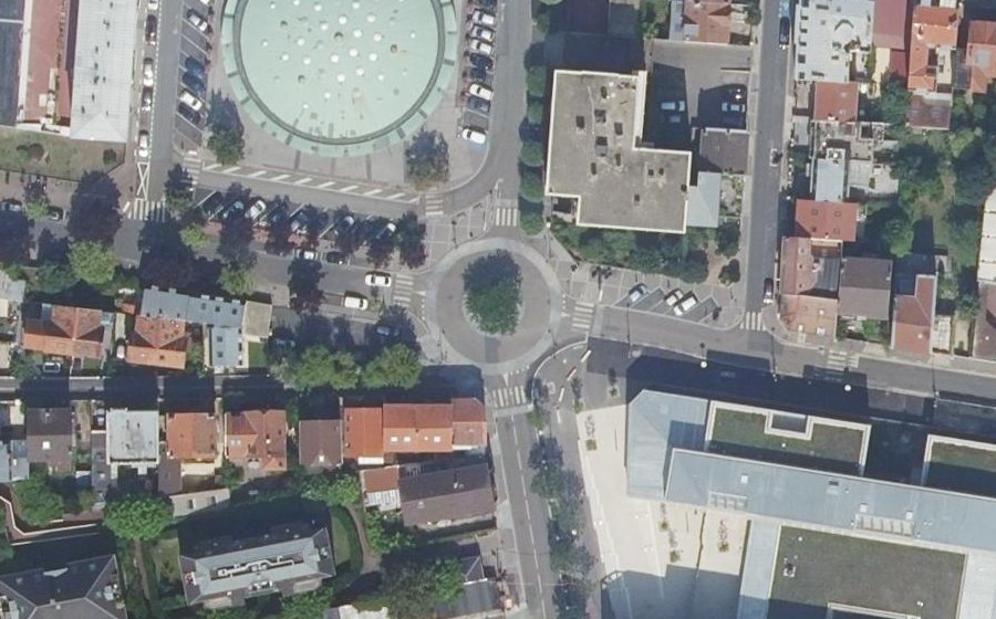 Vue aérienne du Rond-point anonyme n°50492995