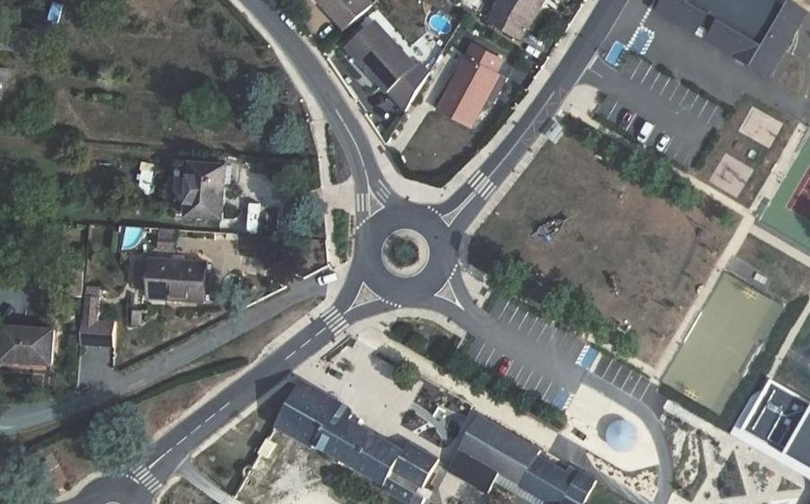Vue aérienne du Rond-point anonyme n°50534701