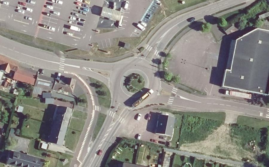 Vue aérienne du Rond-point anonyme n°5053935