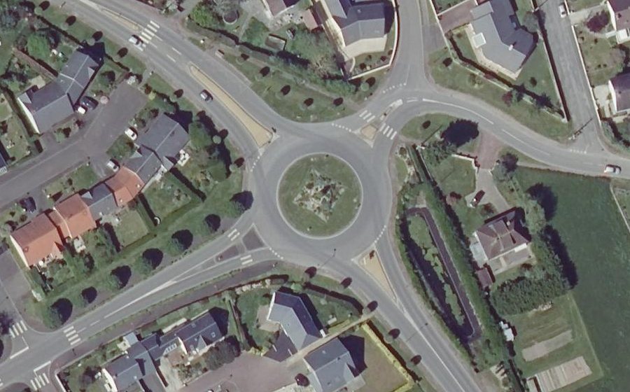 Vue aérienne du Rond-point anonyme n°5053943