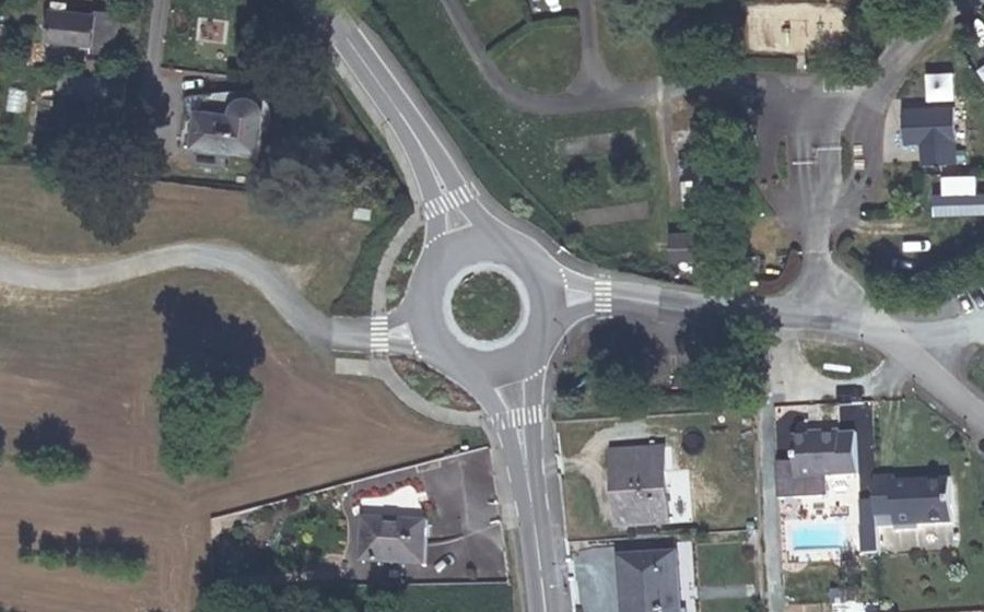 Vue aérienne du Rond-point anonyme n°505529368