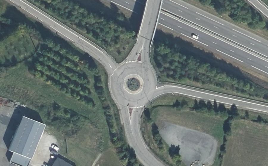 Vue aérienne du Rond-point anonyme n°50563371