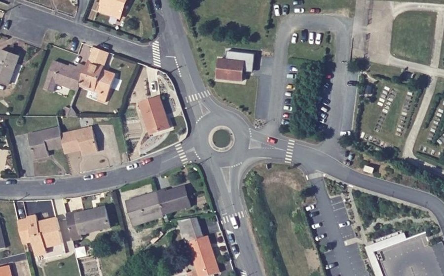 Vue aérienne du Rond-point anonyme n°505643755