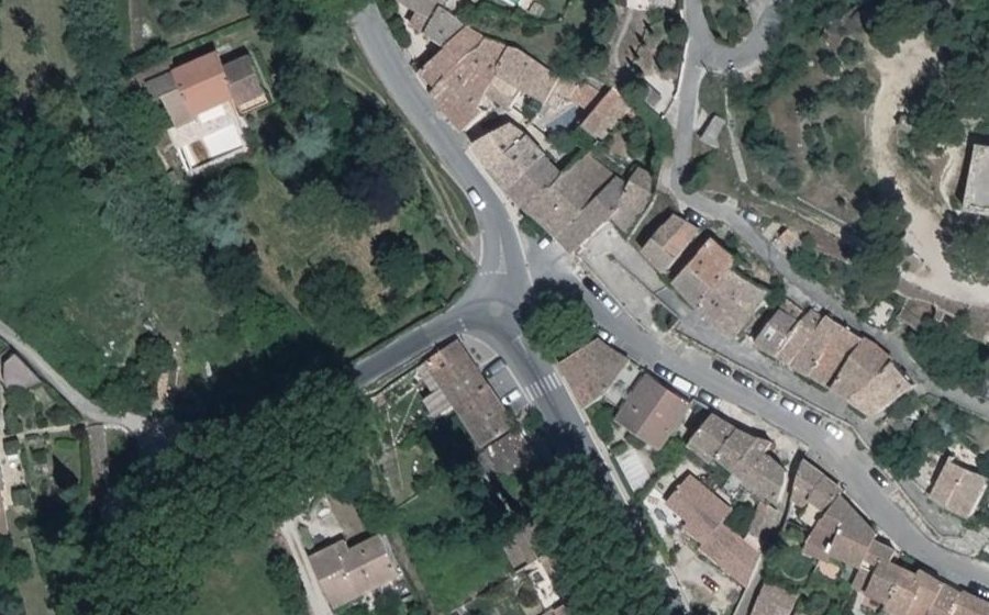 Vue aérienne du Rond-point anonyme n°505675319