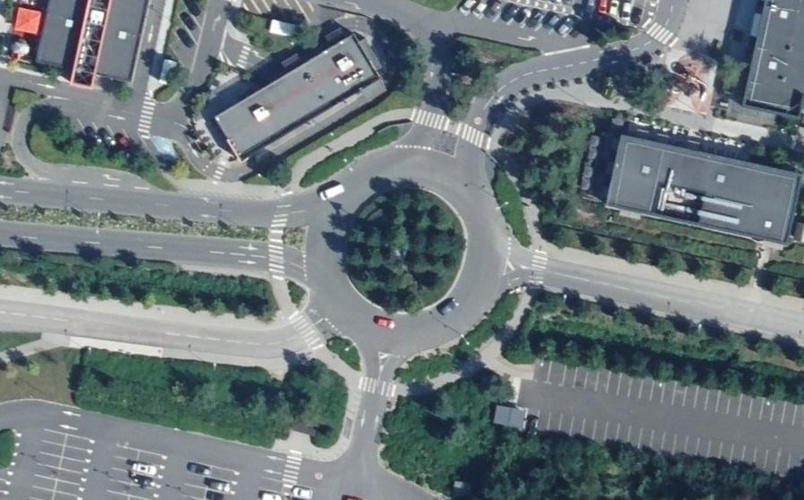 Vue aérienne du Rond-point anonyme n°505833664