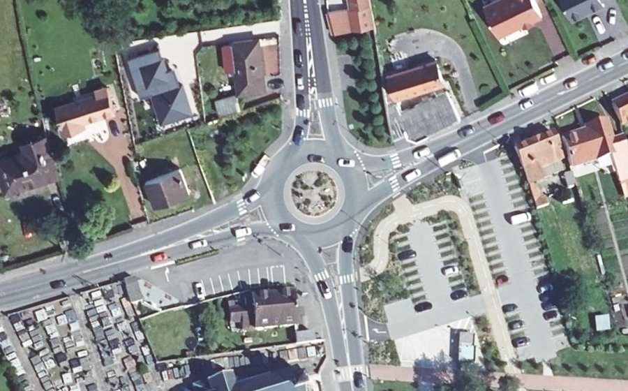 Vue aérienne du Rond-point anonyme n°505879459