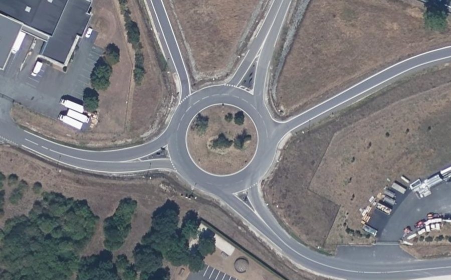 Vue aérienne du Rond-point anonyme n°50588855