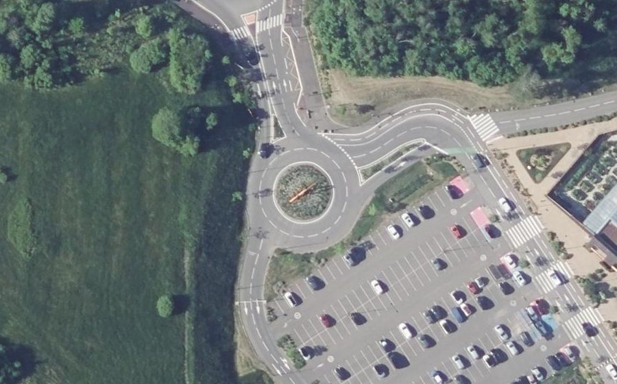 Vue aérienne du Rond-point anonyme n°506033527