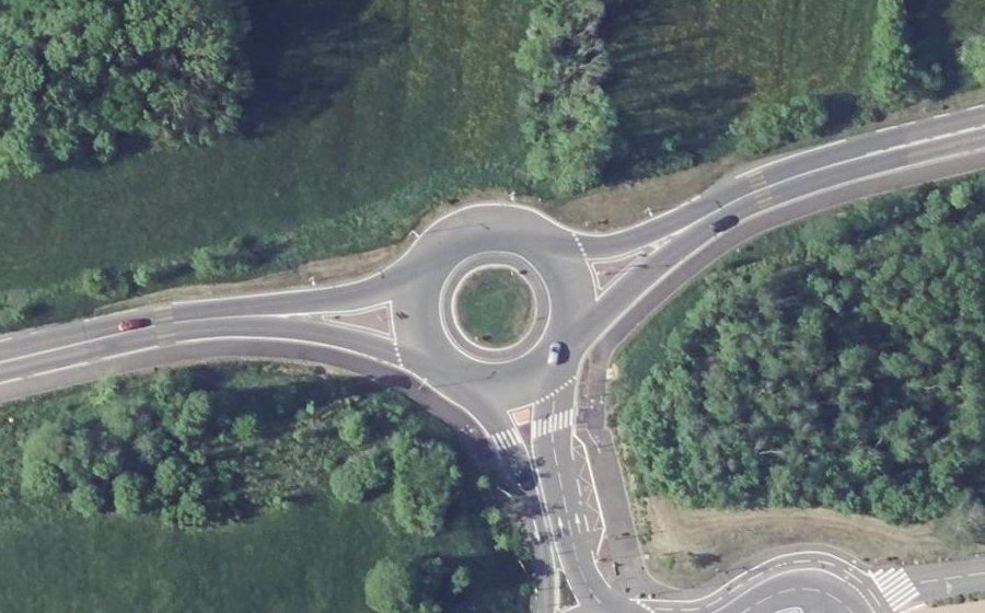 Vue aérienne du Rond-point anonyme n°506033528