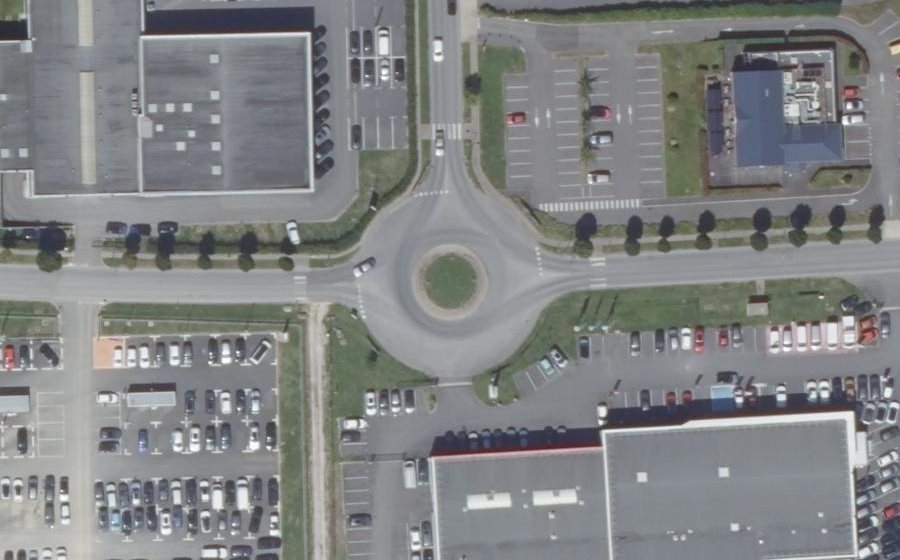 Vue aérienne du Rond-point anonyme n°506069077