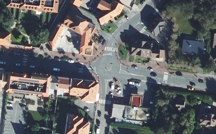 Vue aérienne du Rond-point anonyme n°506298358