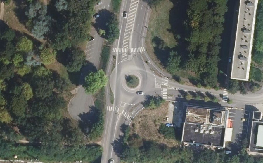 Vue aérienne du Rond-point anonyme n°506387360