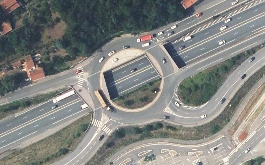 Vue aérienne du Rond-point anonyme n°50638781
