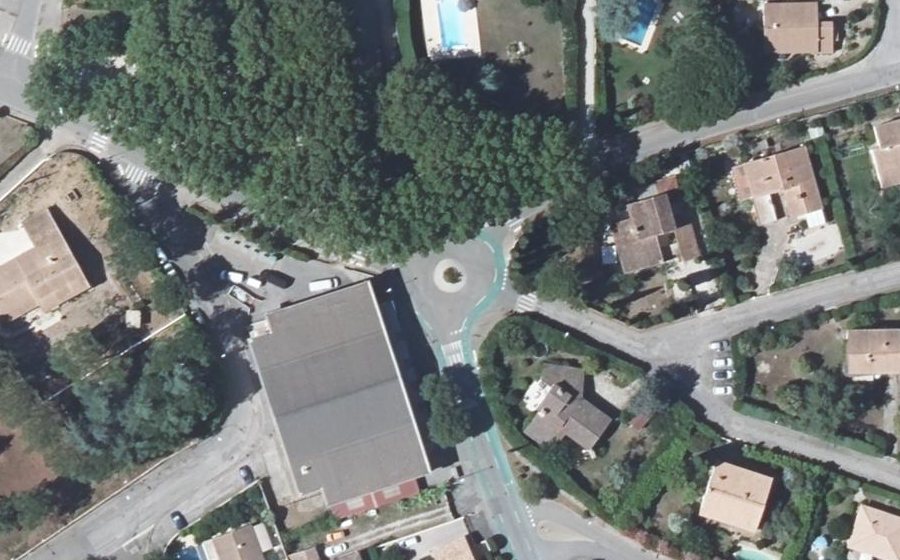 Vue aérienne du Rond-point anonyme n°506500380