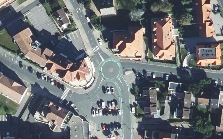 Vue aérienne du Rond-point anonyme n°506503616