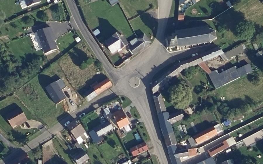 Vue aérienne du Rond-point anonyme n°50659747