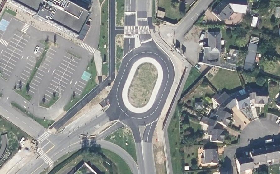 Vue aérienne du Rond-point anonyme n°506621087