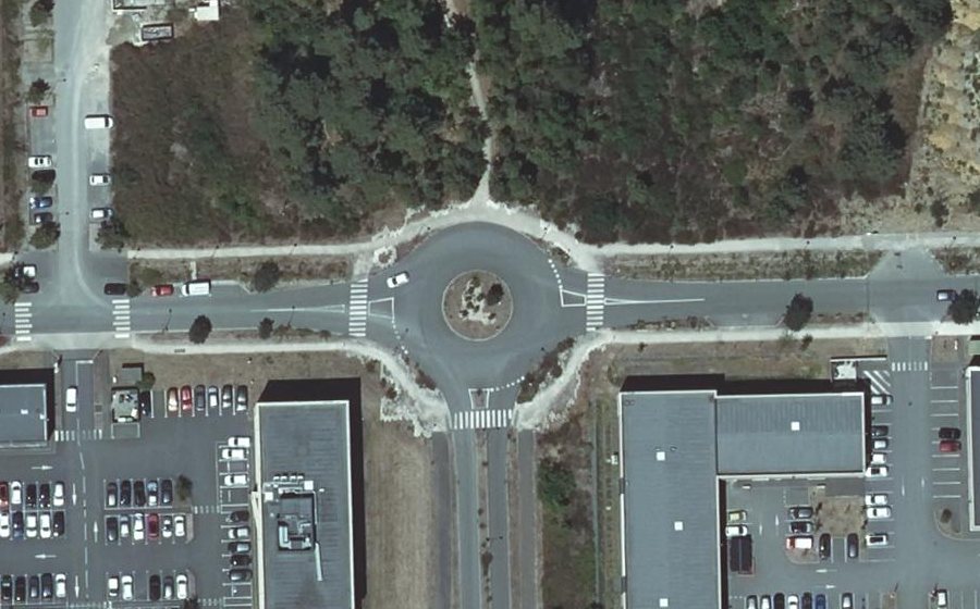 Vue aérienne du Rond-point anonyme n°506670802