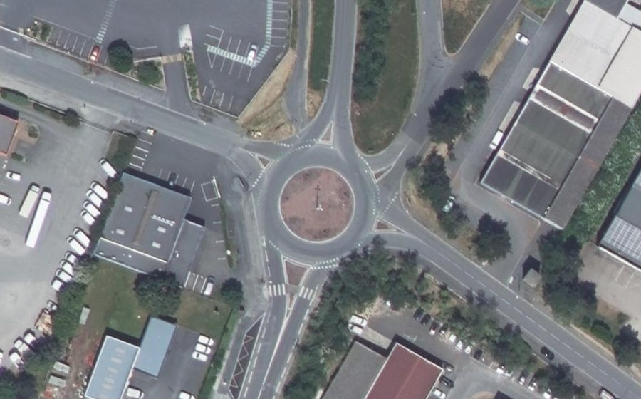 Vue aérienne du Rond-point anonyme n°50673498