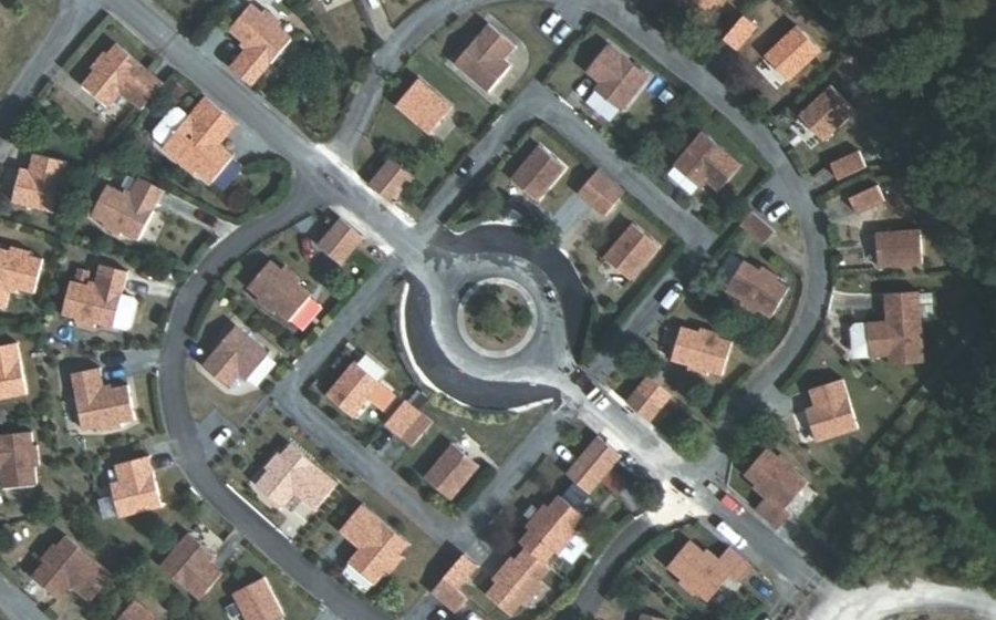 Vue aérienne du Rond-point anonyme n°507268062