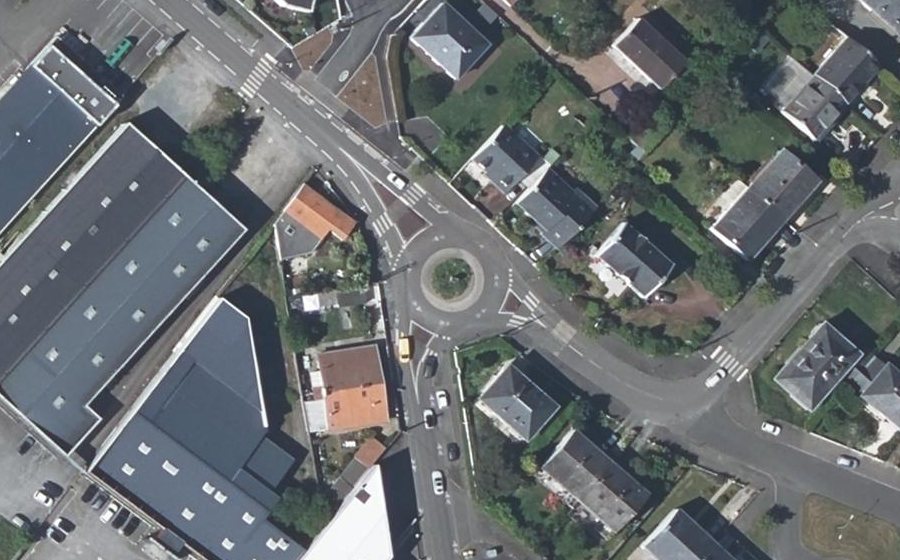 Vue aérienne du Rond-point anonyme n°50733075