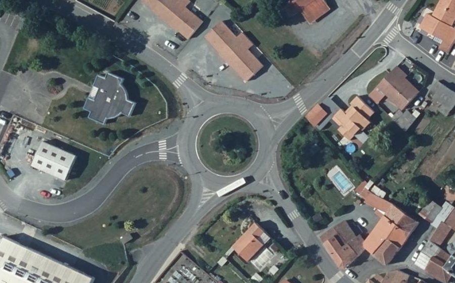 Vue aérienne du Rond-point anonyme n°50759500