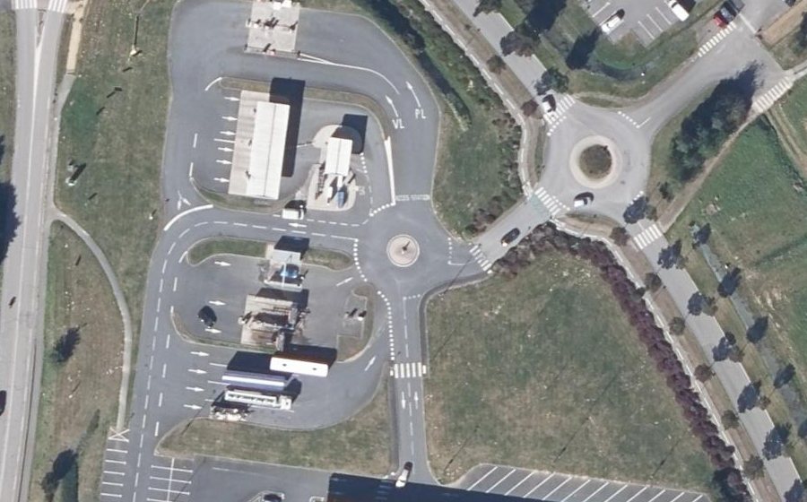 Vue aérienne du Rond-point anonyme n°507669329