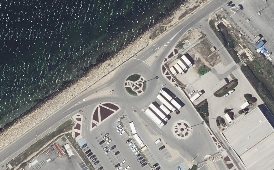 Vue aérienne du Rond-point anonyme n°507680943