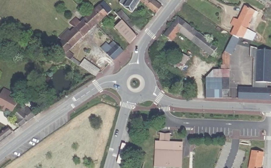 Vue aérienne du Rond-point anonyme n°507744590