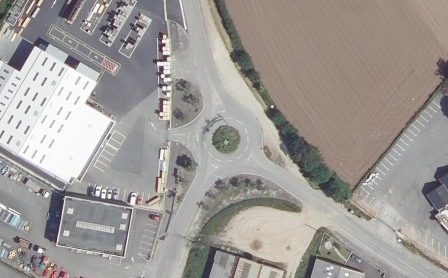 Vue aérienne du Rond-point anonyme n°50781056
