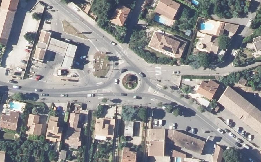 Vue aérienne du Rond-point anonyme n°50783160