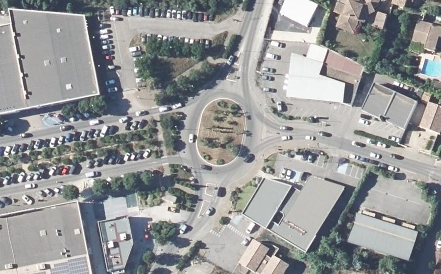 Vue aérienne du Rond-point anonyme n°50783643