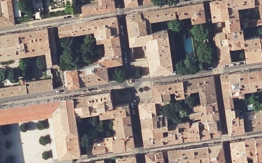 Vue aérienne du Place des Quatre Dauphins