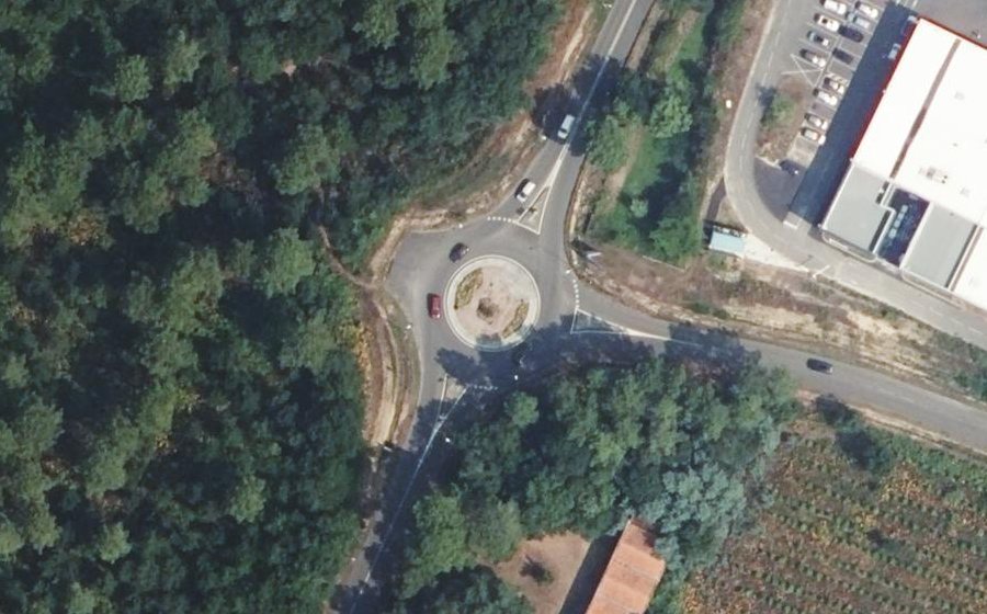 Vue aérienne du Rond-point anonyme n°507936838