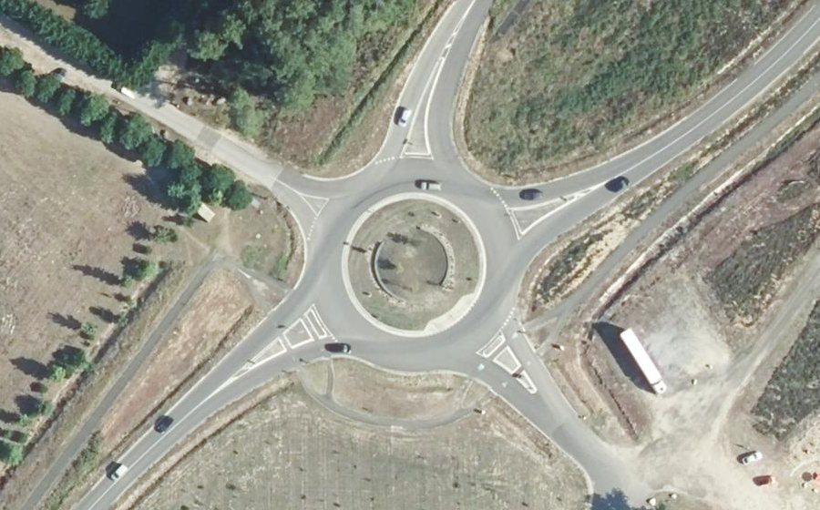 Vue aérienne du Rond-point anonyme n°507942429