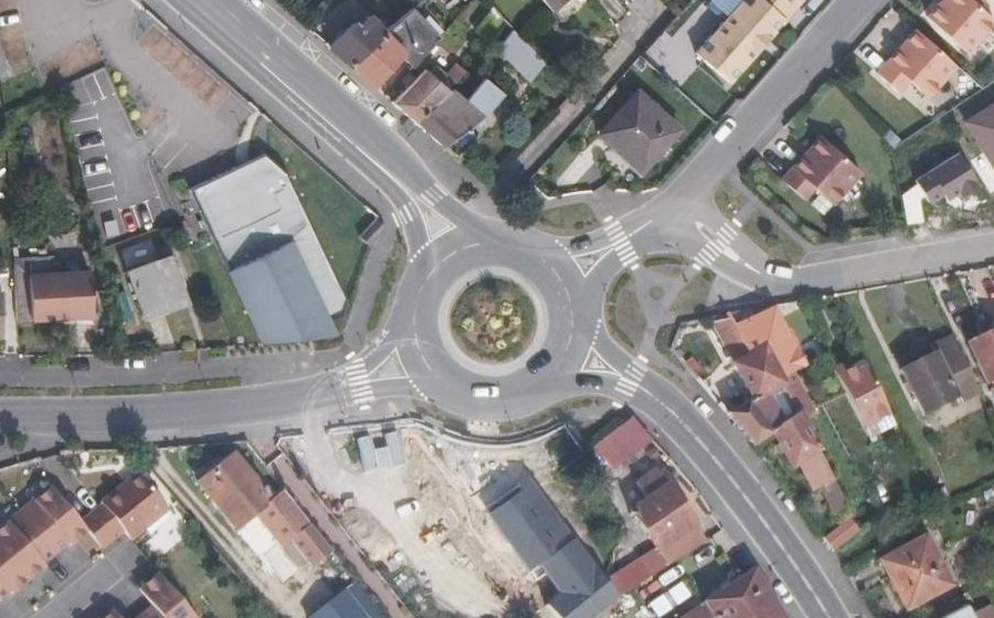 Vue aérienne du Rond-point anonyme n°507996552