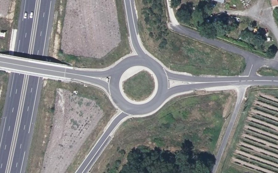 Vue aérienne du Rond-point anonyme n°508182515