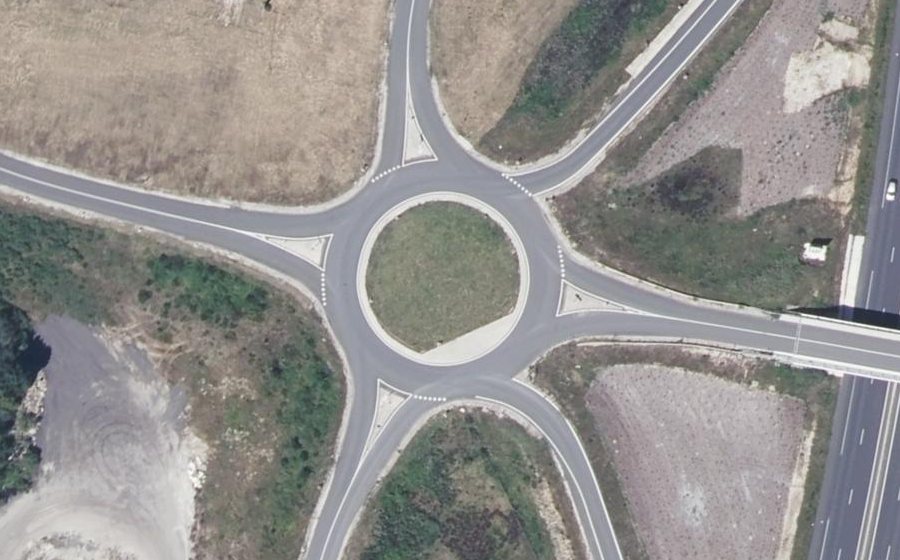 Vue aérienne du Rond-point anonyme n°508182864