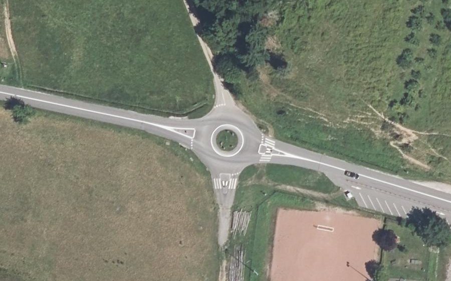 Vue aérienne du Rond-point anonyme n°508259703